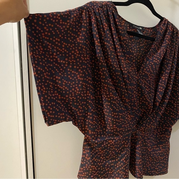 🎈Forever21 Navy Red  Polka blouse / top size M casualwear - Picture 4 of 5